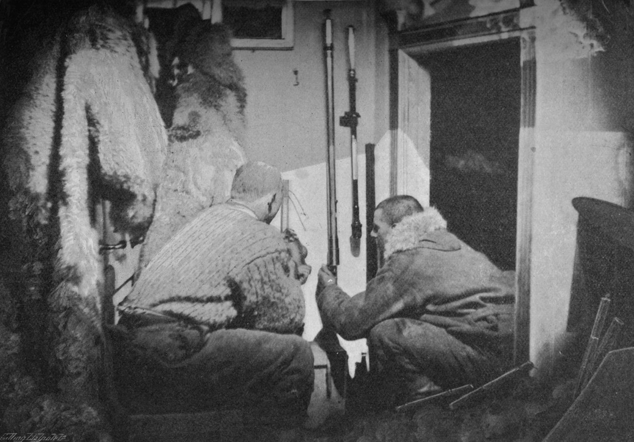 Scott-Hansen och Johansen inspekterar barometrarna, 1893-1896, 1897 av Unbekannt