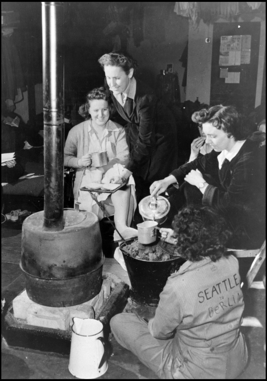 Andra världskriget (1939-1945): på en brittisk flygbas där en enhet av WAC (Women