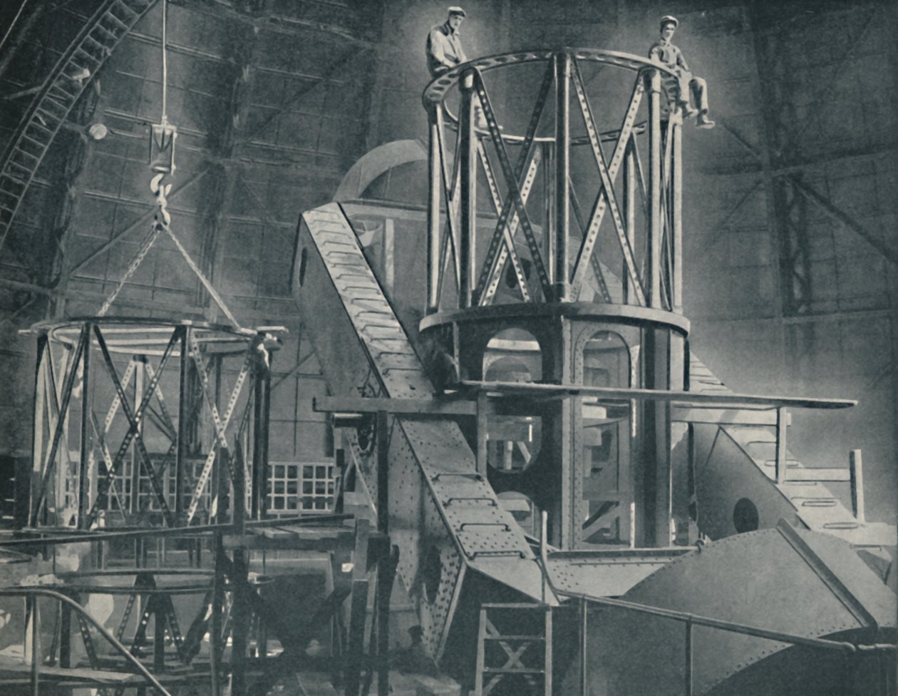 Sektion för sektion monterar Hookers-cylinderns enorma stålram, c1935 av Unbekannt