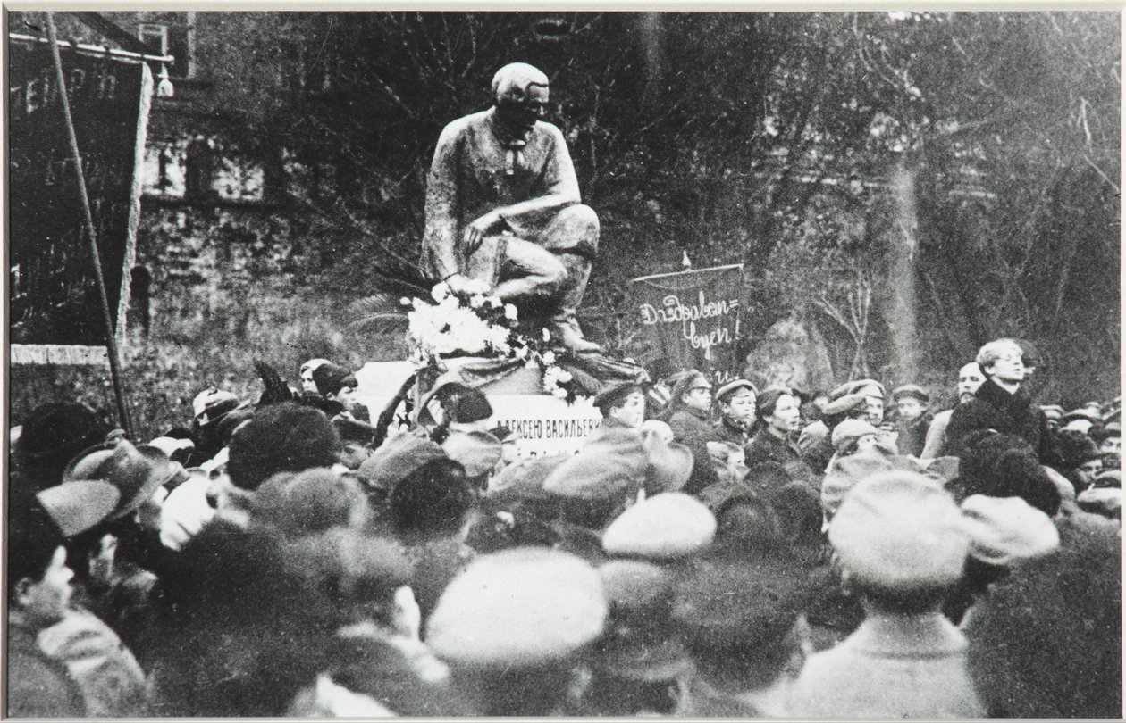 Sergei Yesenin vid invigningen av Koltsov Razin-monumentet, 1918 av Unbekannt
