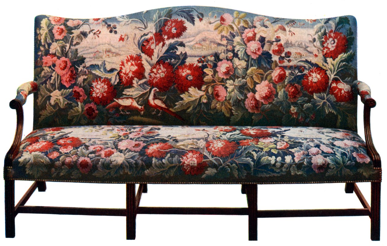 Soffa, tillhörande en svit Chippendale-möbler täckta av en 1700-talsväv, c1920 av Unbekannt