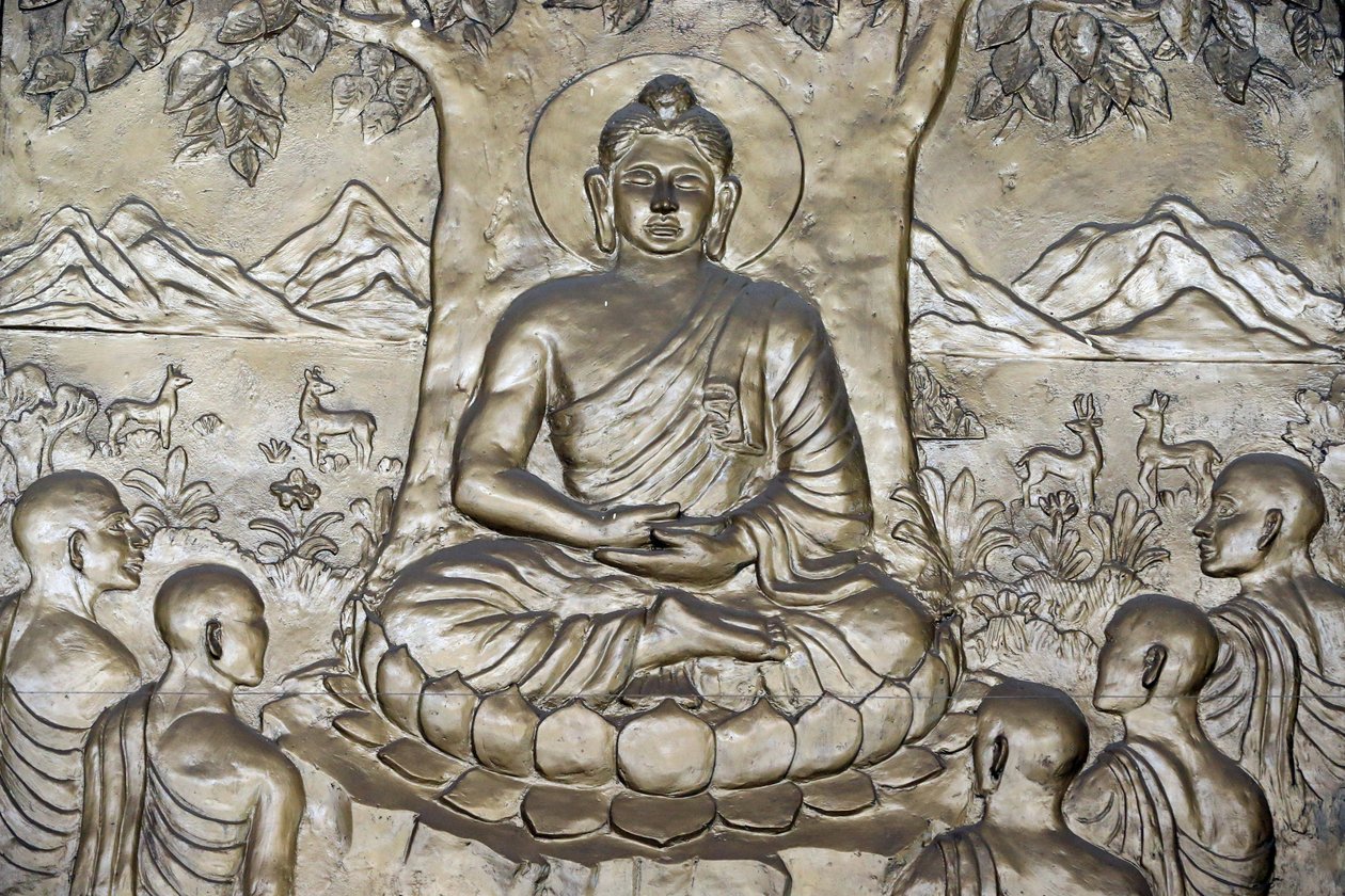 Shakyamuni Buddha predikar predikan - lagens hjul - för sina fem lärjungar. Ho Chi Minh City. Vietnam av Unbekannt