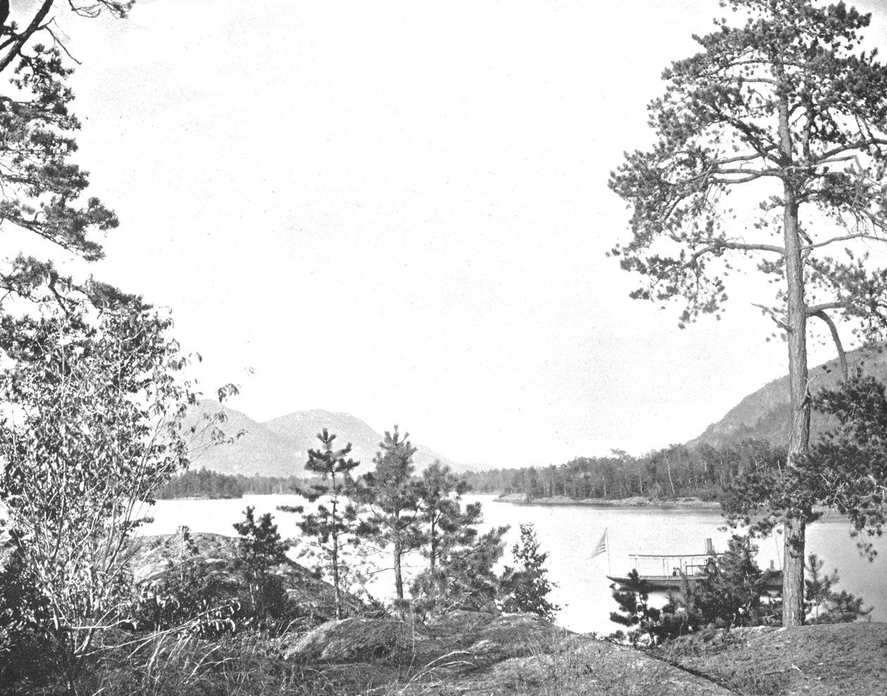 Shelving Rock Mountain, Lake George, delstaten New York, USA, c1900. av Unbekannt
