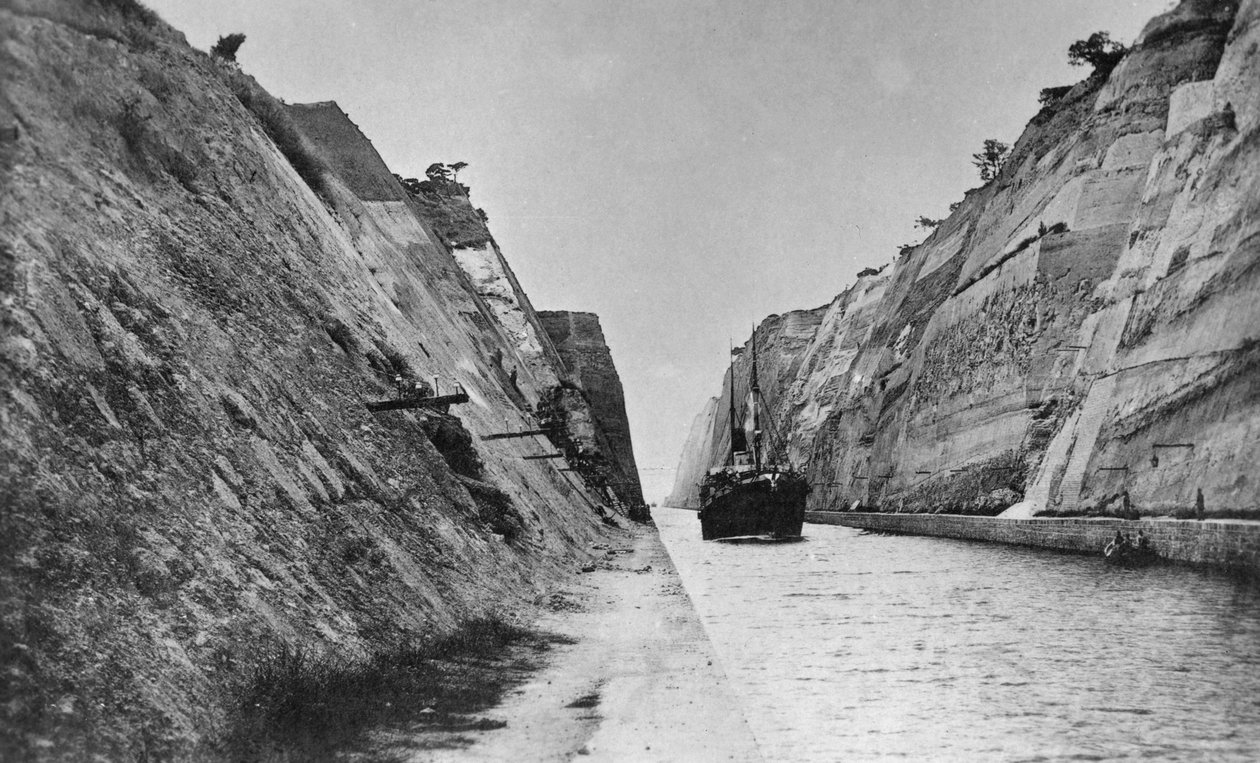 Fartyg som passerar genom Korintkanalen, Grekland, sent 1800- eller 1900-tal av Unbekannt