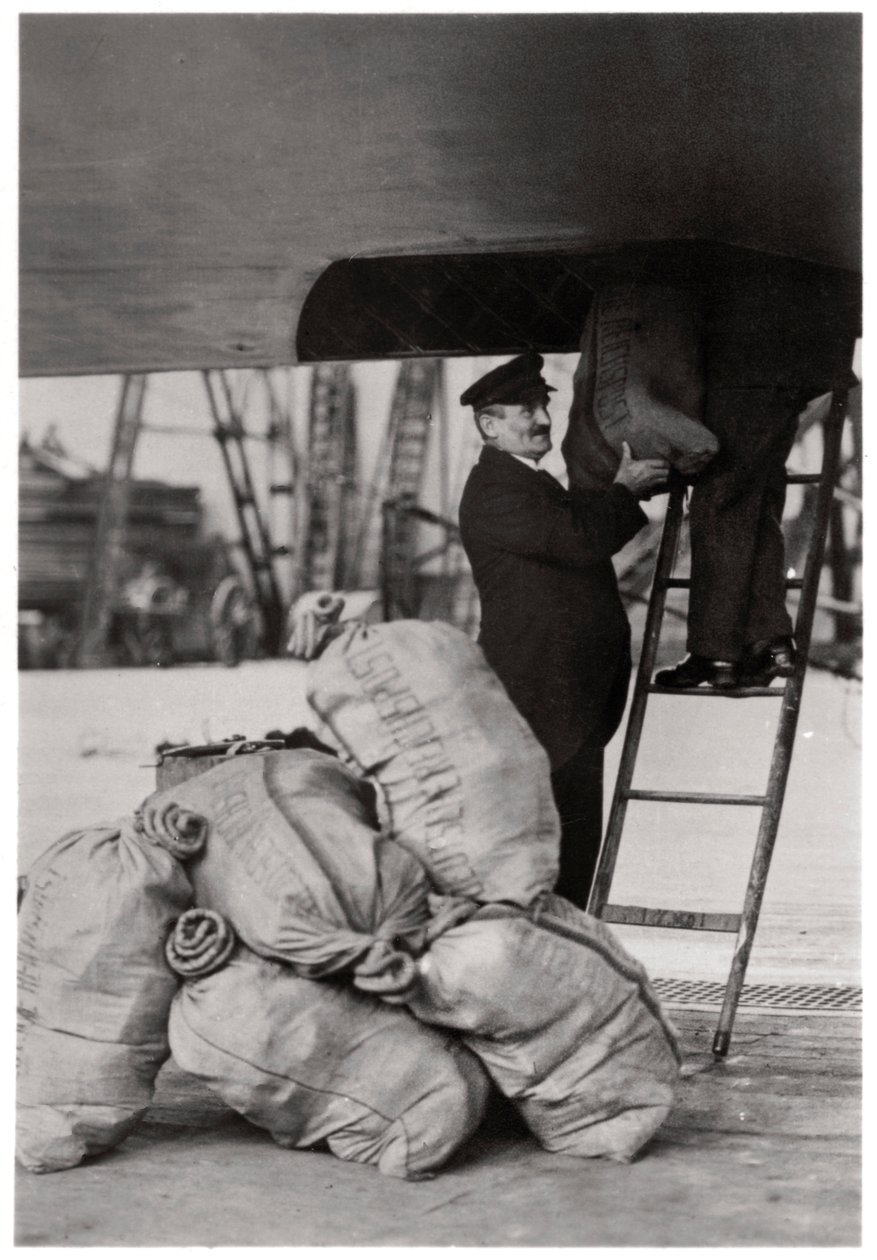 Skickar posten, Zeppelin LZ 127 Graf Zeppelin, 1933 av Unbekannt