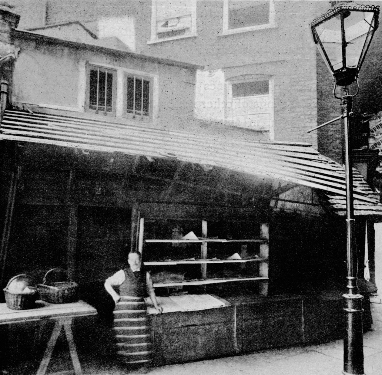 Butik och solenergi, Clare Market, London, sedan revet, 1895 1904 av Unbekannt