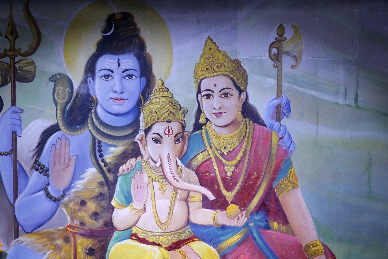 Shree Ram Mandir, Leicester. Shiva, parvati och deras son Ganesh. Storbritannien av Unbekannt