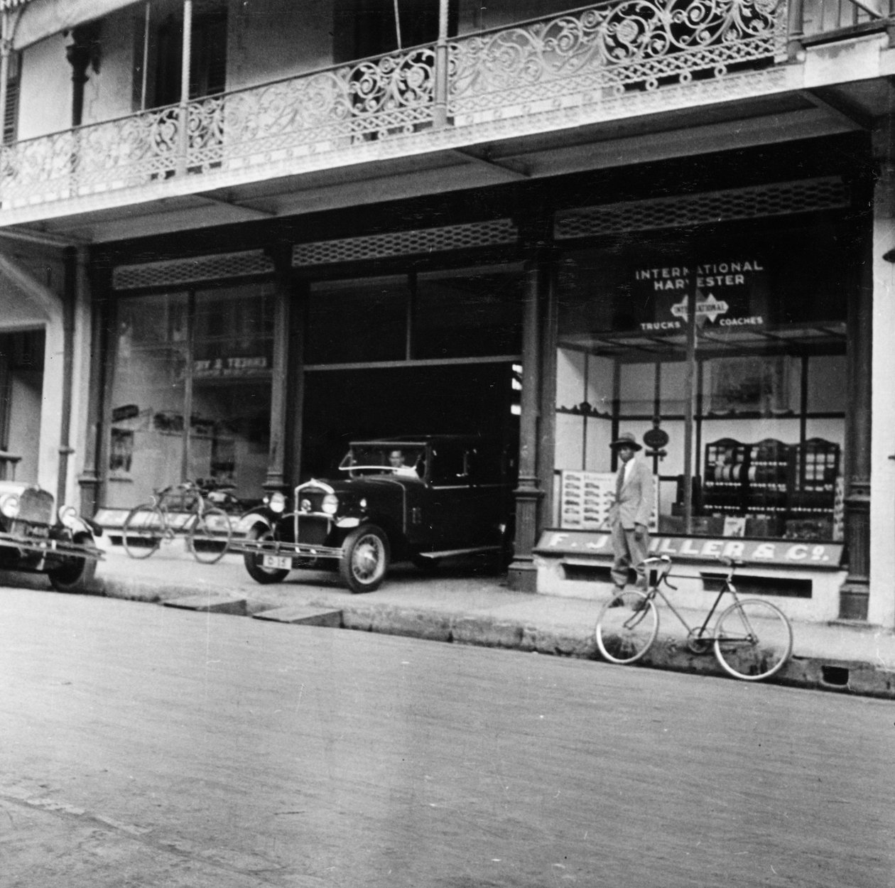 Singer car showroom, Port of Spain, Trinidad, Trinidad och Tobago, 1931 av Unbekannt