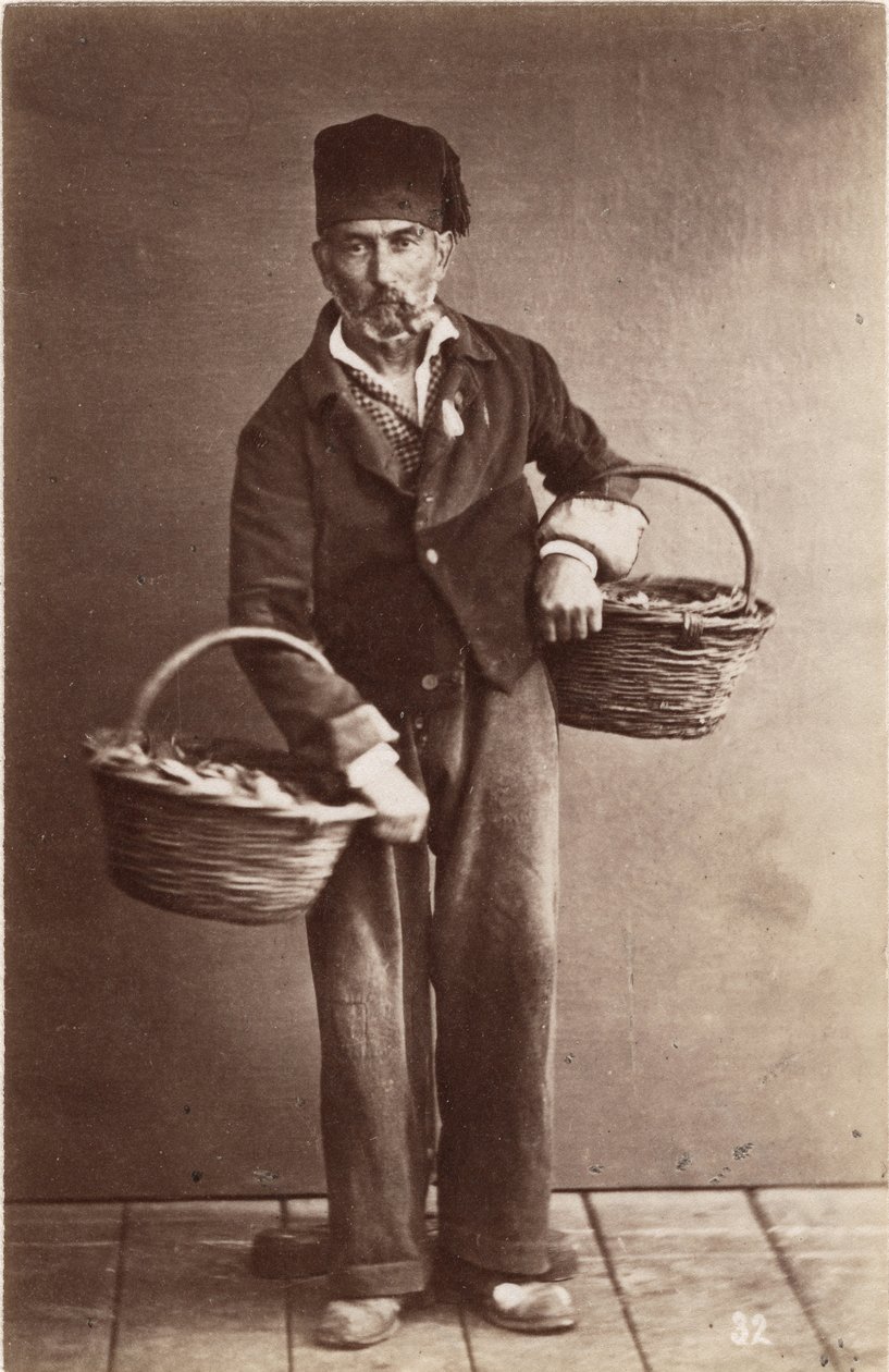 Små metier: porträtt av en fiskhandlare, korgar massor av fisk. 1800-tal Tryck på kartong Dim. 6x9,3 cm av Unbekannt
