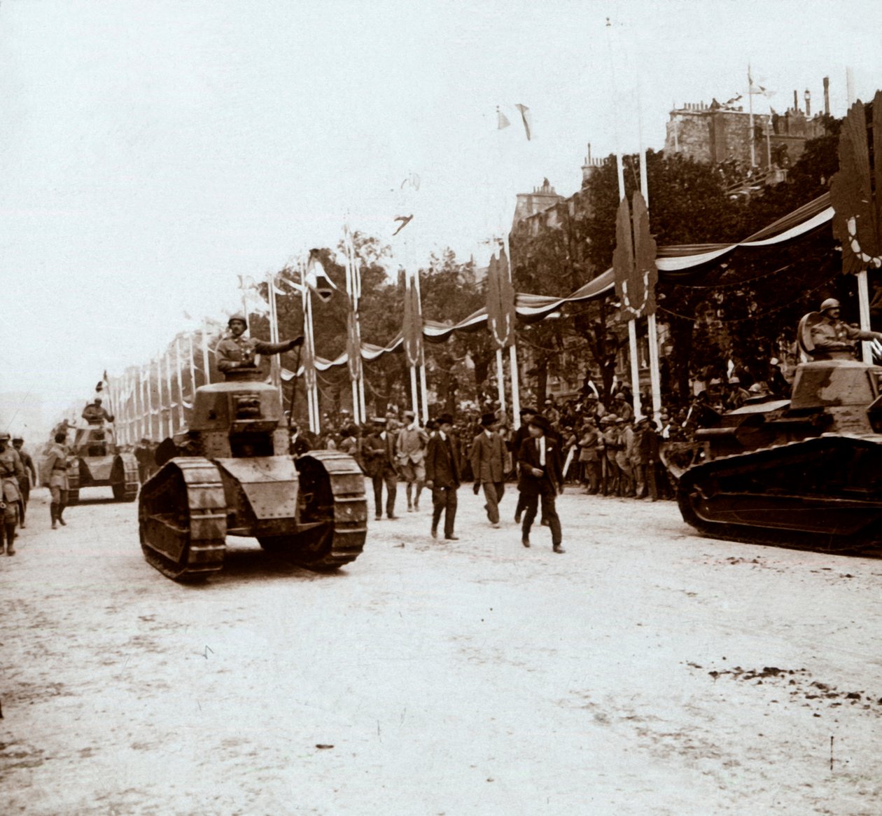 Små stridsvagnar, segerparad, Paris, Frankrike, c1918-c1919 av Unbekannt
