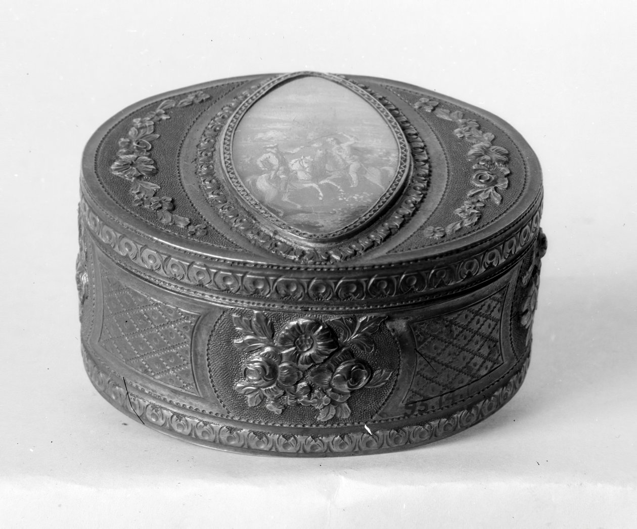 Snusdosa med miniatyr som representerar stridsscenen, sent 1700-tal. av Unbekannt