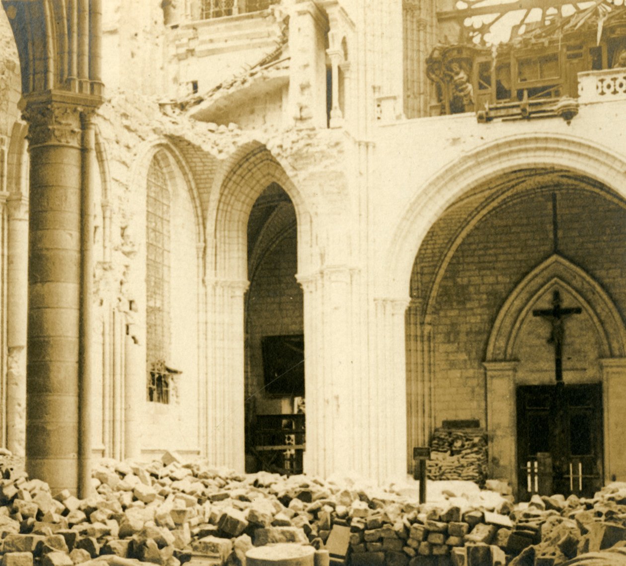 Soissons katedral, Soissons, norra Frankrike, c1914-c1918 av Unbekannt
