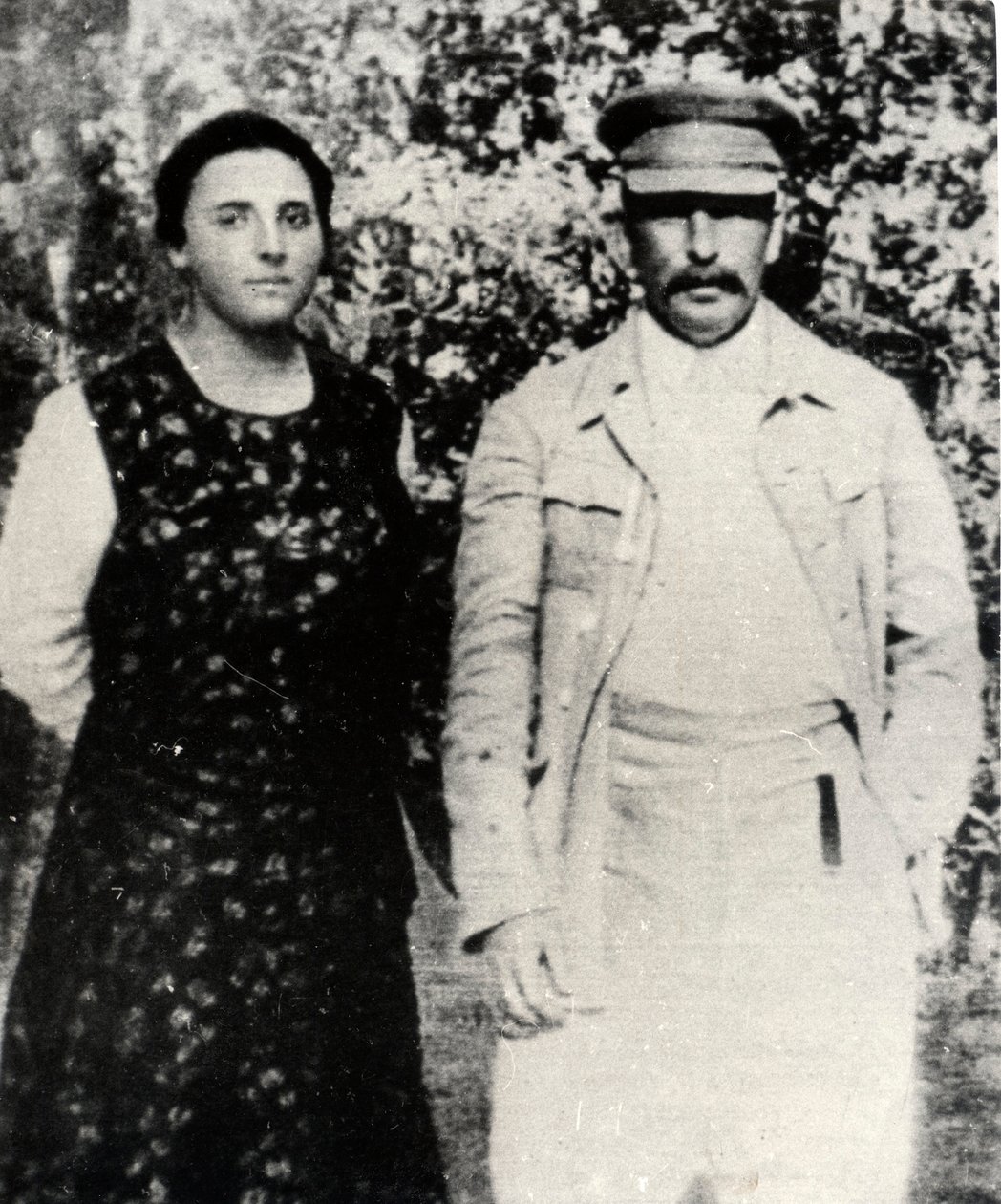 Sovjetledaren Josef Stalin med sin andra fru Nadezhda Alliluyeva, slutet av 1920-talet av Unbekannt