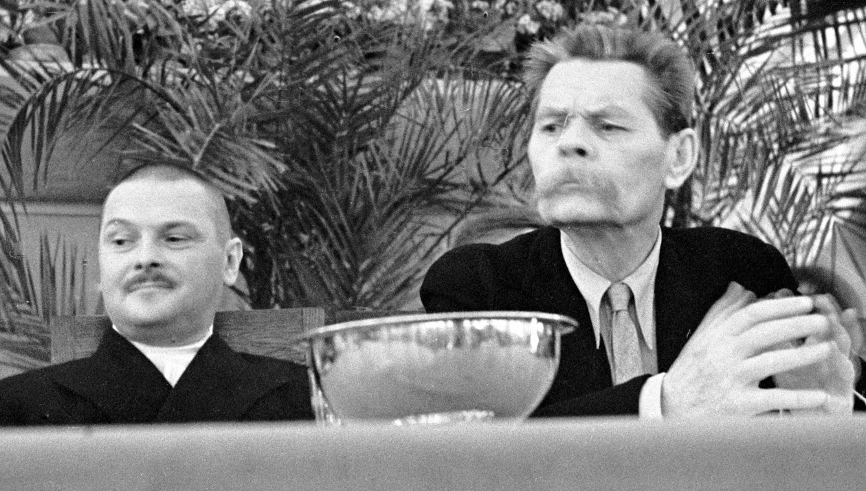 Sovjetpolitikern Andrei Zhdanov och den ryske författaren Maxim Gorkij, 1934 av Unbekannt