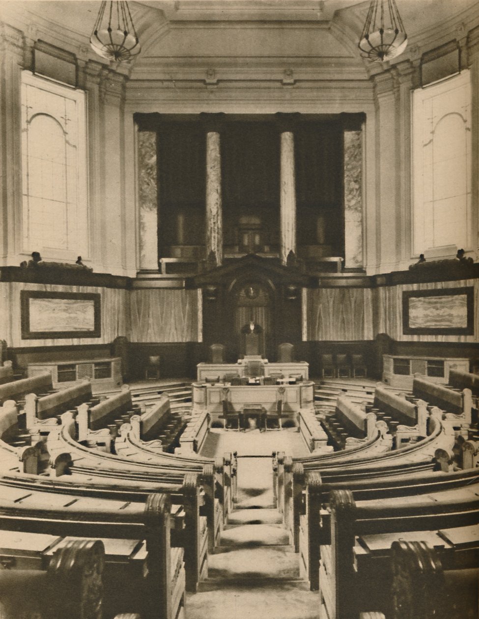 Splendid Hall for the Deliberations of the Members of the London County Council, c1935. av Unbekannt