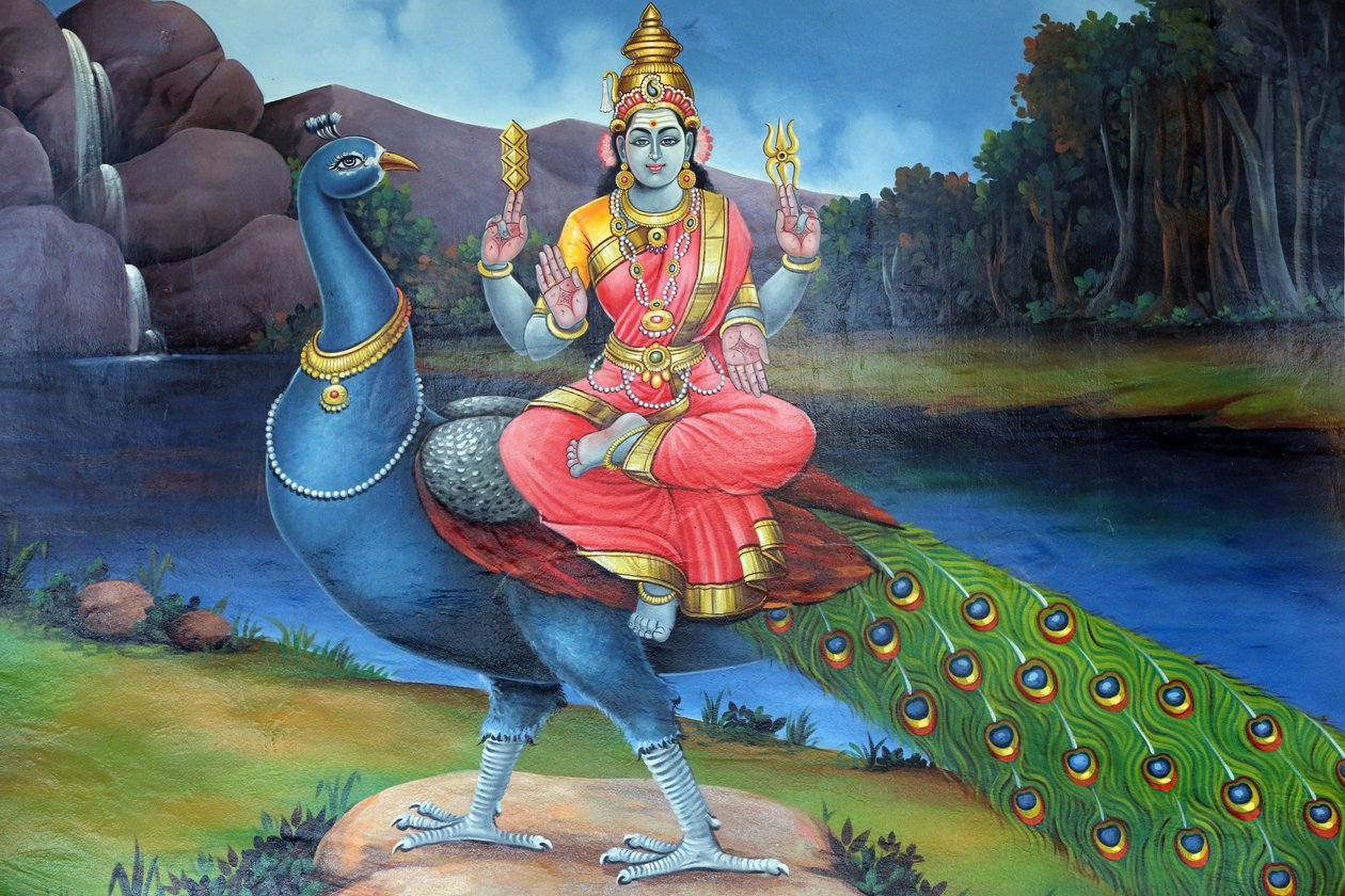 Sri Mariamman hinduiska tempel. Sri Gowmari med påfågel, symbol för Subramanyan. Singapore av Unbekannt