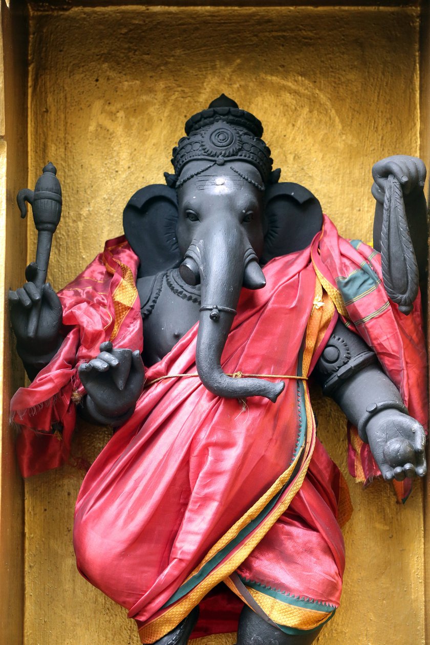 Sri Veeramakaliamman hinduiska tempel. Ganesha även känd som Ganapati och Vinayaka, är en av de mest dyrkade gudarna i det hinduiska pantheonet, 20160818, Singapore, Singapore av Unbekannt