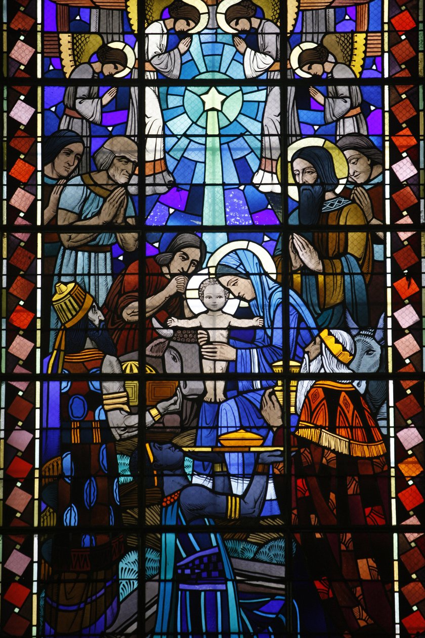 Målat glas i Notre Dame du Rosaire katolska kyrkan: Julkrubba, Saint-Ouen, Frankrike av Unbekannt