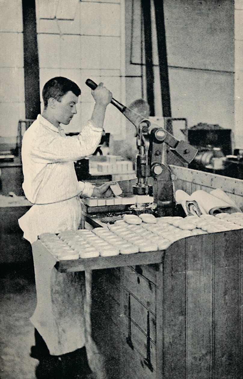 Stämpling av tvålblock, c1917 av Unbekannt