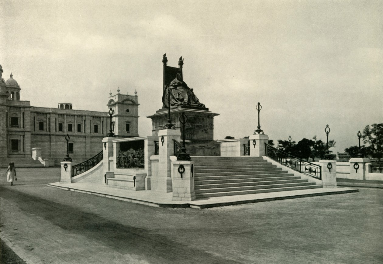 Staty av drottning Victoria framför Victoria Memorial Hall, 1925. av Unbekannt