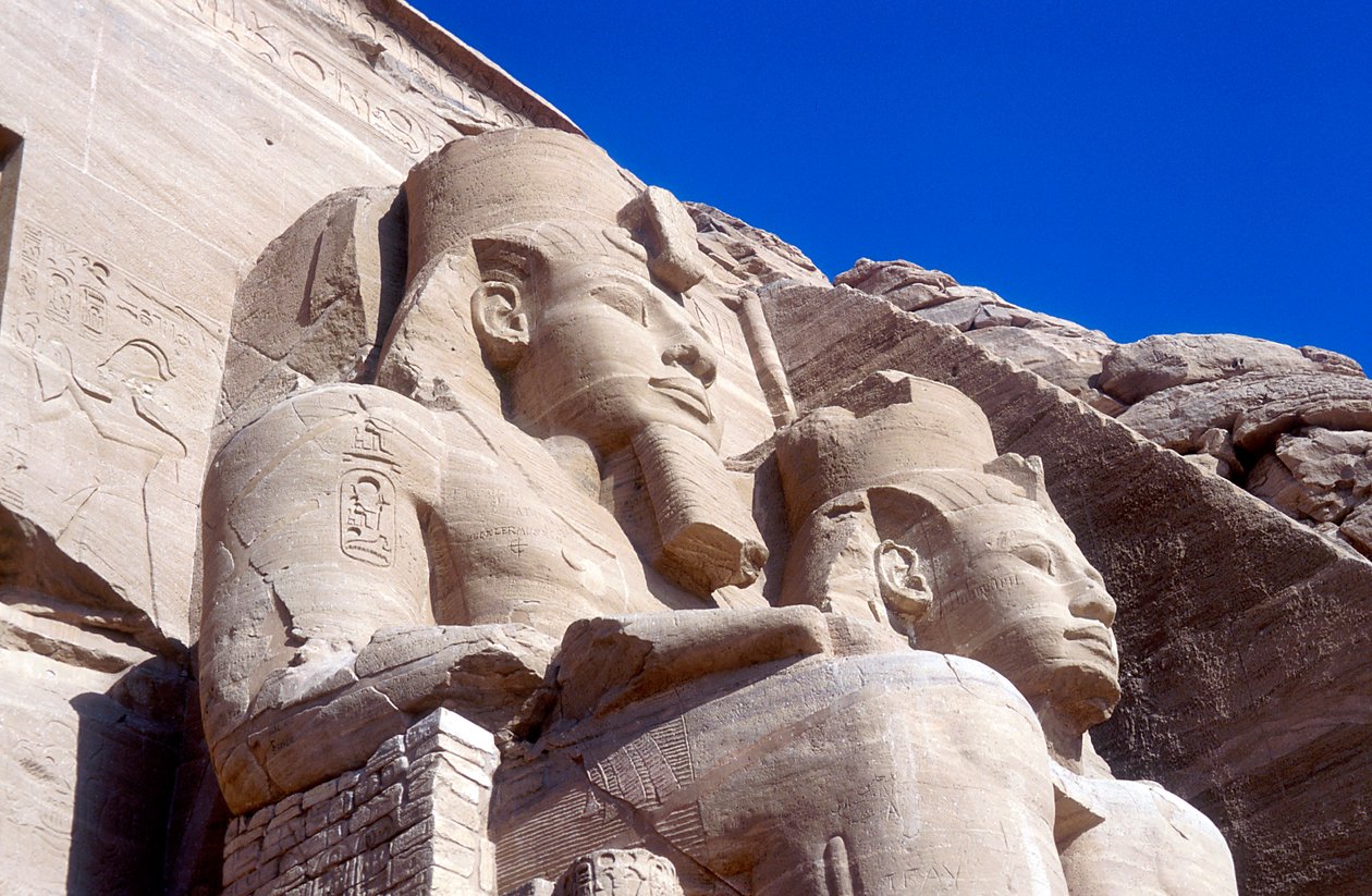 Statyer av Rameses II, framför huvudtemplet, Abu Simbel, Egypten, tidigt 1200-tal f.Kr. av Unbekannt