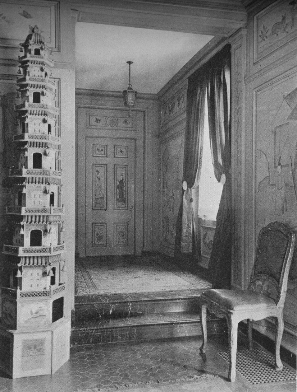 Trappsteg som leder från hall till matsalsdörr, fru WK Vanderbilts hus, New York City, 1924 av Unbekannt