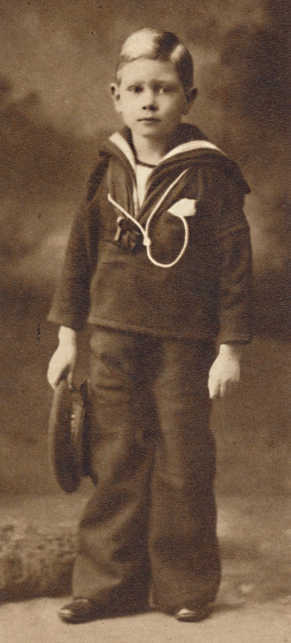Fortfarande sjömanspassad - Prins Albert vid sex års ålder, c1901 1937 av Unbekannt