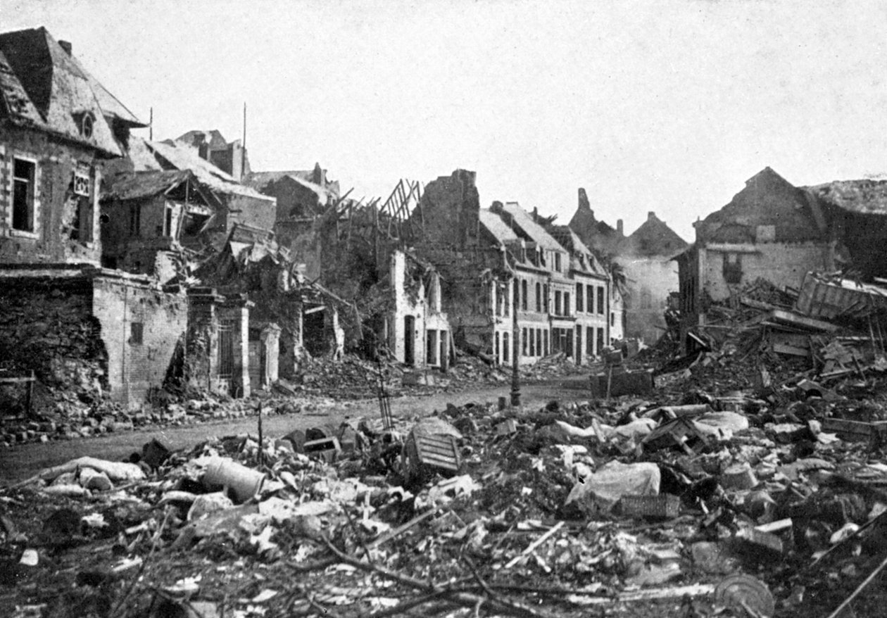 Gatubild efter Peronnes fall, Frankrike, första världskriget, 1917, c1920 av Unbekannt