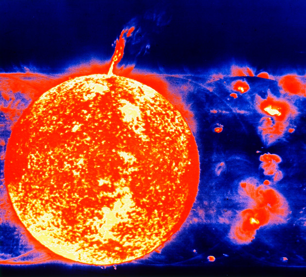 Solfläckar och solprominenser, 1973 av Unbekannt