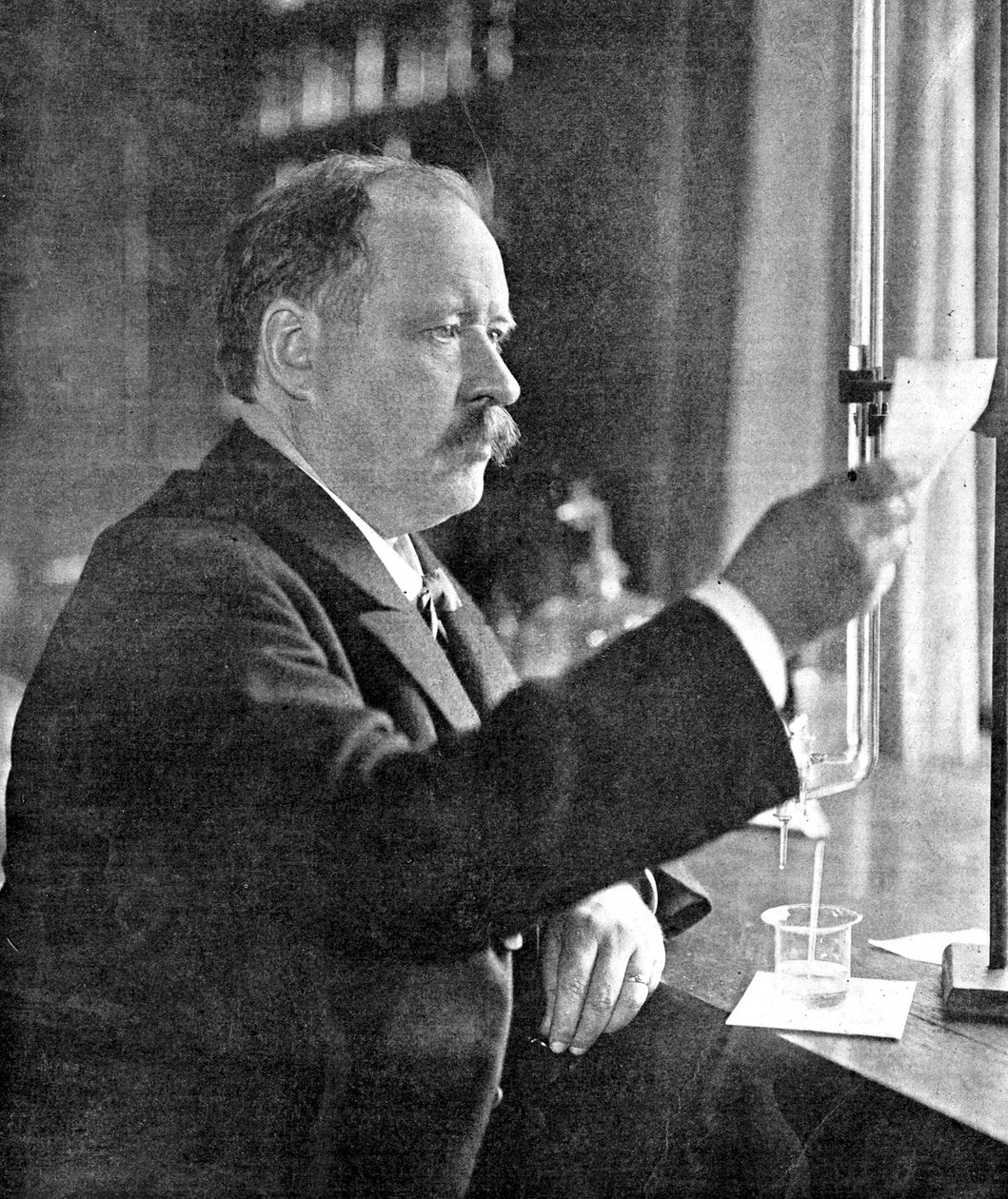 Svante Arrhenius 1859-1927, svensk fysiker och kemist i sitt laboratorium, 1909 av Unbekannt