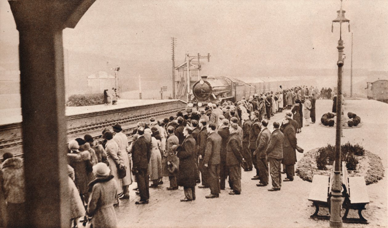 Sympatiskt intresse för Royal Funeral Train på Welwyn Station, 1936 av Unbekannt