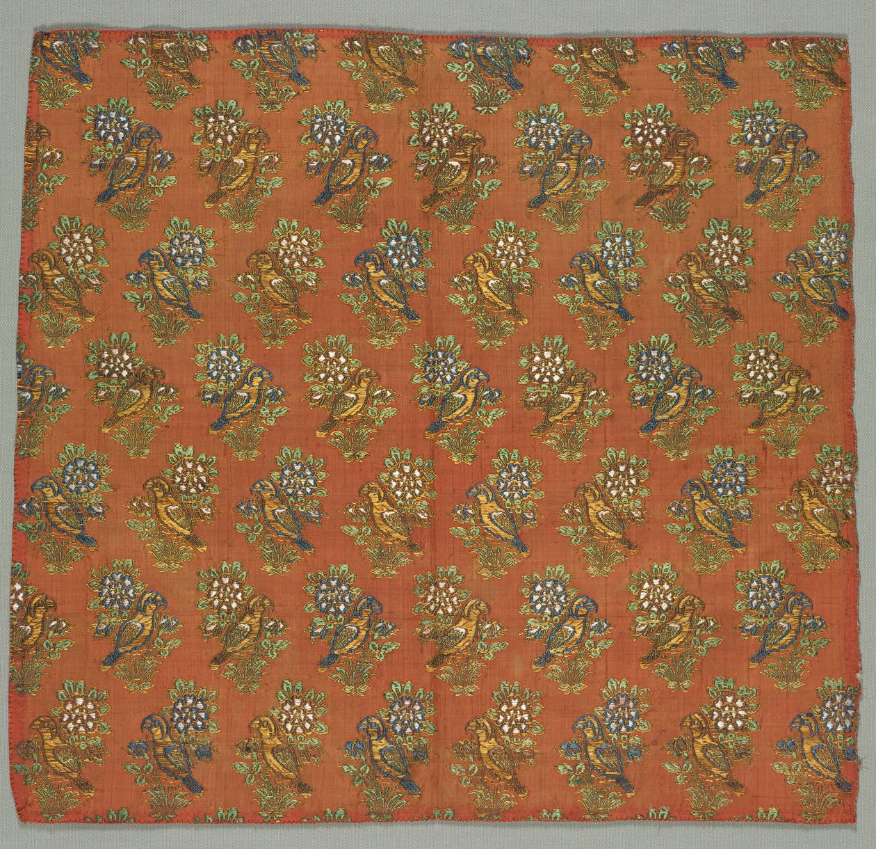 Taftfragment med Gul-u-Bulbul-ros och näktergalmönster, 1700-tal. av Unbekannt
