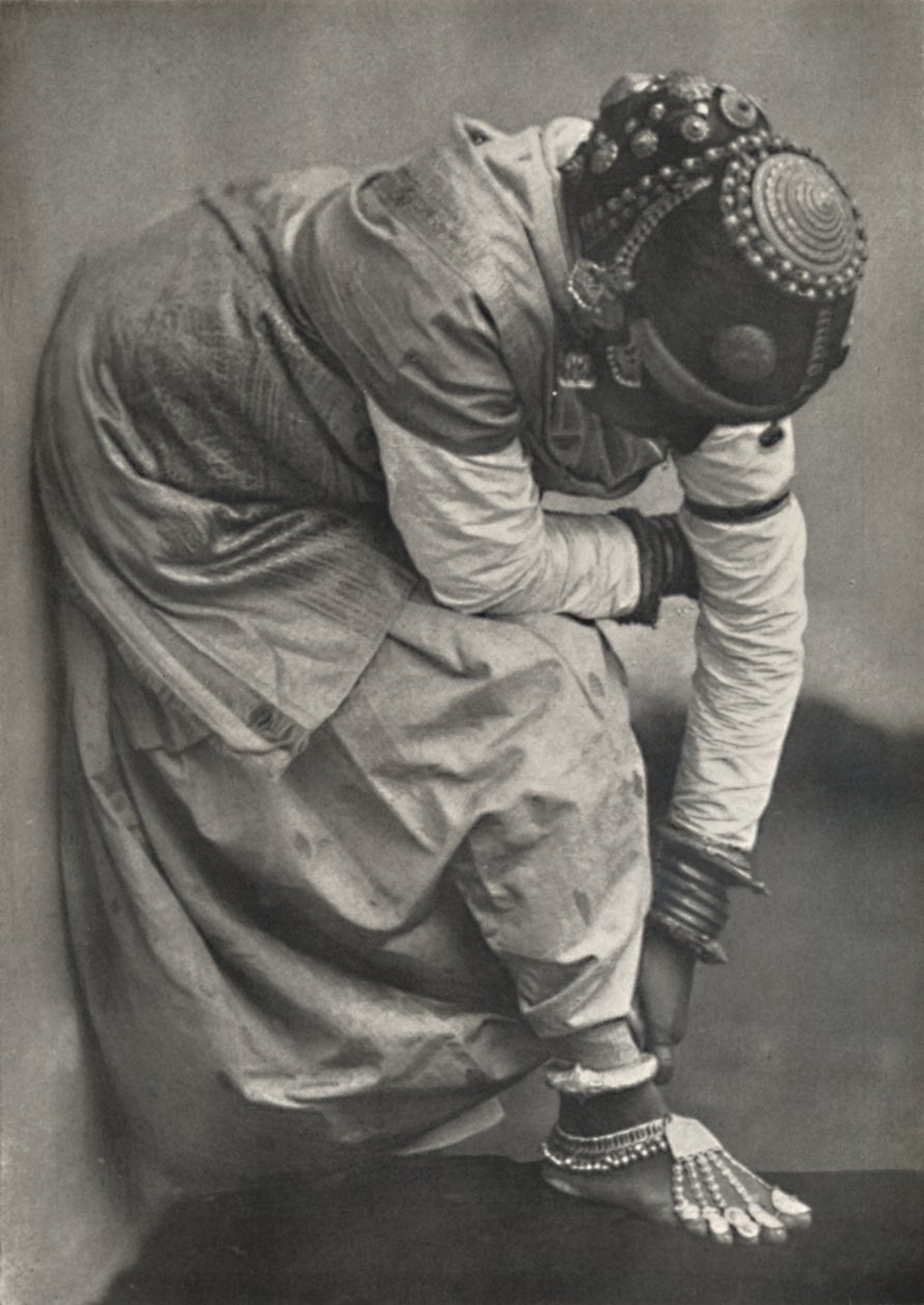 Tamulin med fot och huvudbonad, 1926 av Unbekannt