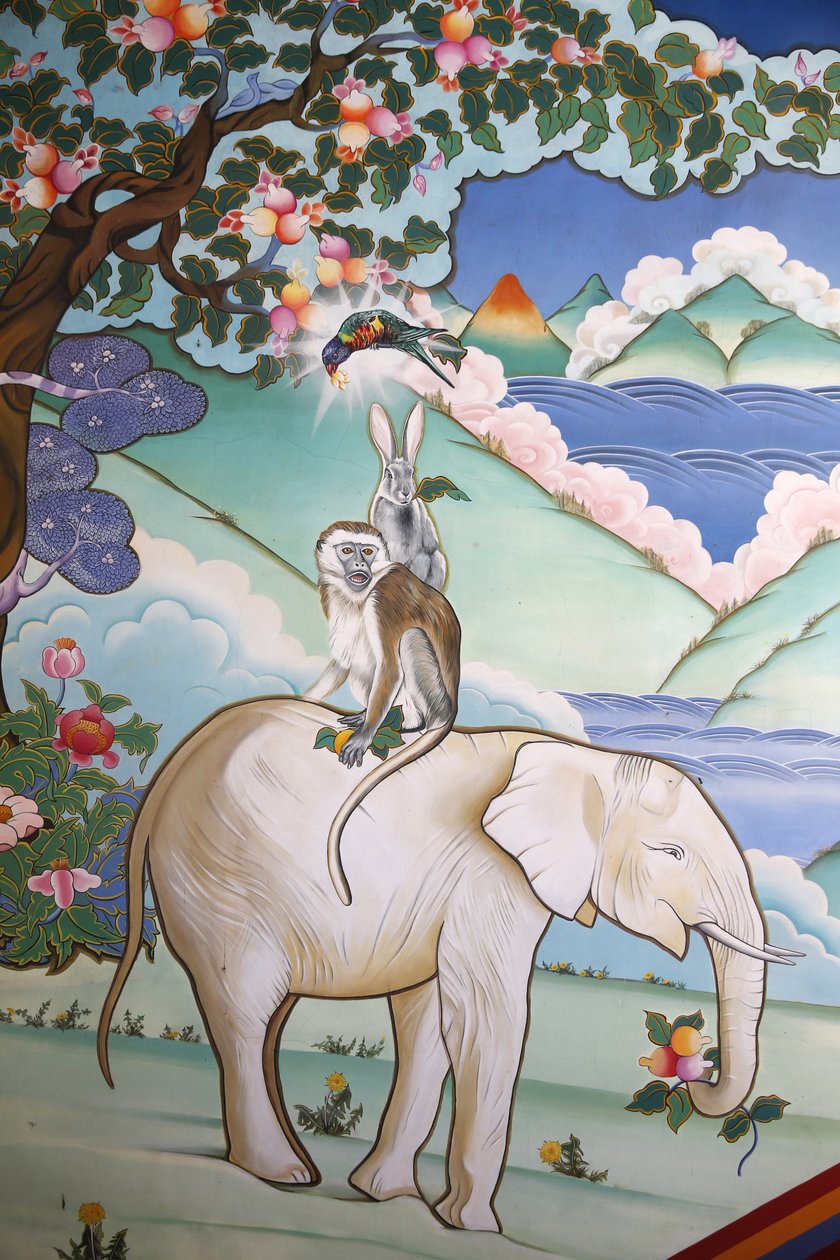 De tusen buddhas tempel Dashang Kagyu Ling församling Skildring av de fyra harmoniska vännerna: elefanten, apan, kaninen och fasanen, La Boulaye, Frankrike av Unbekannt