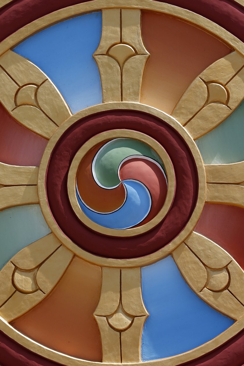 De tusen Buddhas tempel. Dashang Kagyu Ling församling. Dharma-hjul, La Boulaye, Frankrike av Unbekannt