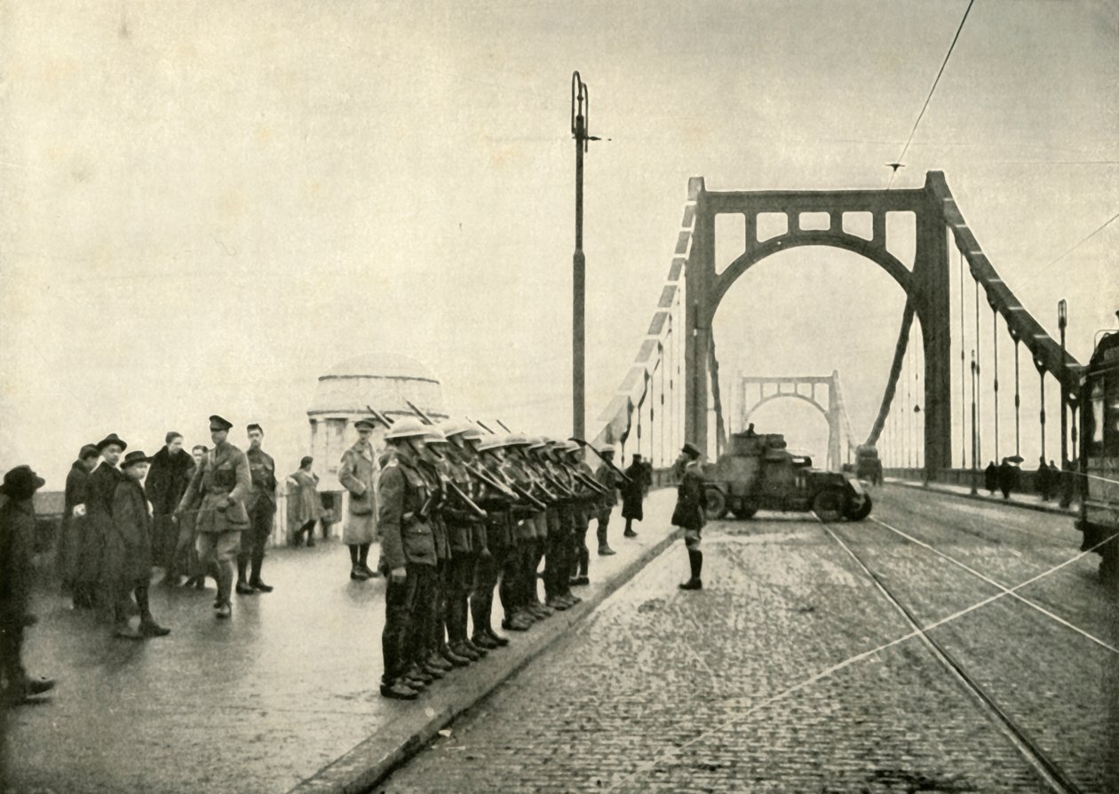De 18:e husarerna vaktar en bro över Rhen i Köln, 1919. av Unbekannt