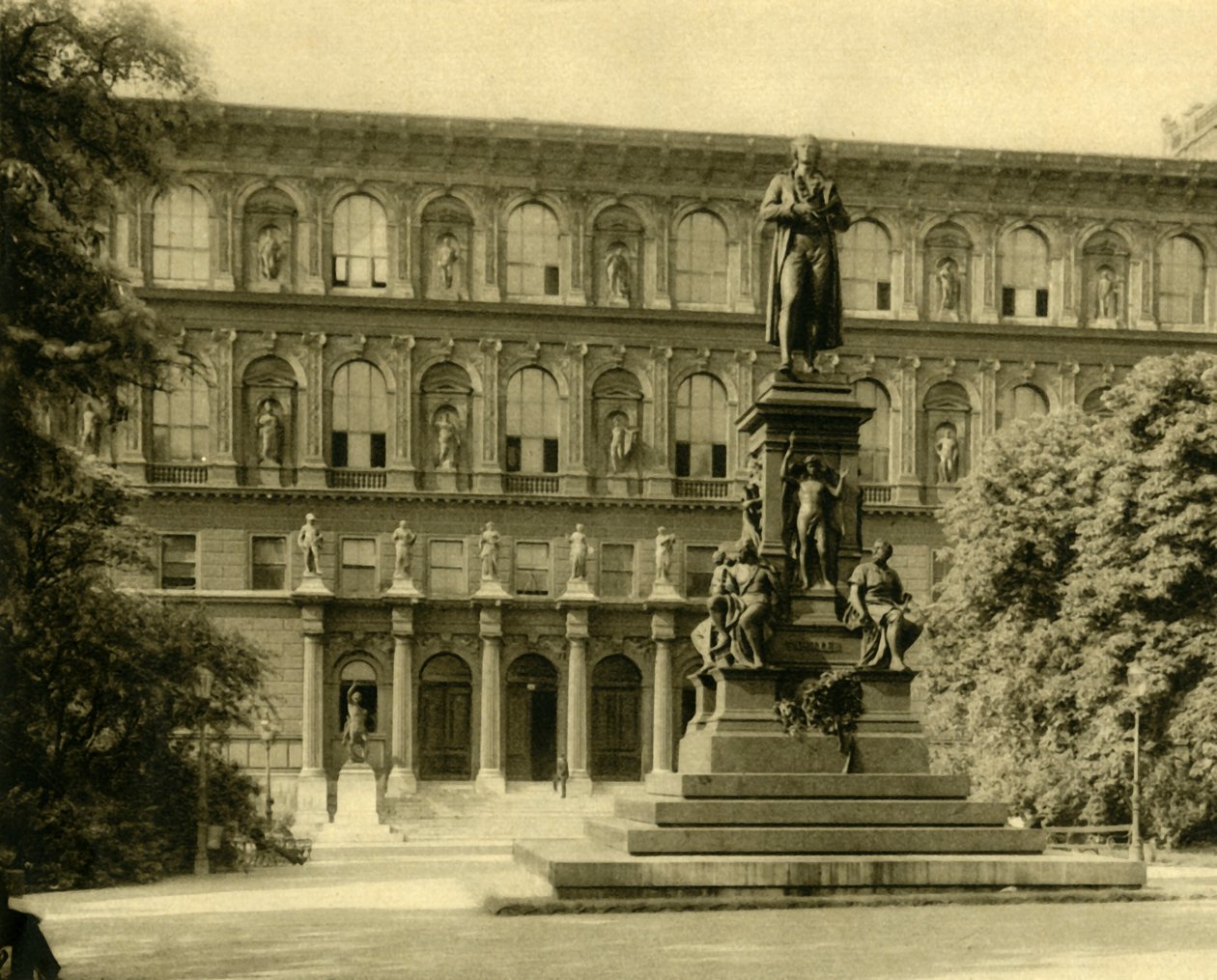 Konstakademin och Schillermonumentet, Wien, Österrike, c1935. av Unbekannt