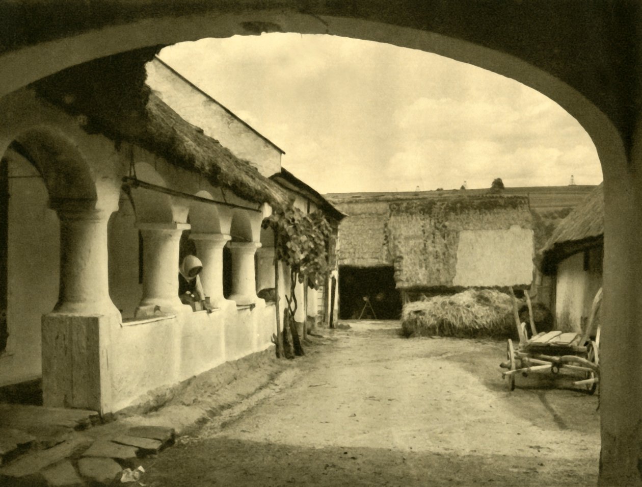 Arkadenhof, Oberschützen, Burgenland, Österrike, c1935. av Unbekannt