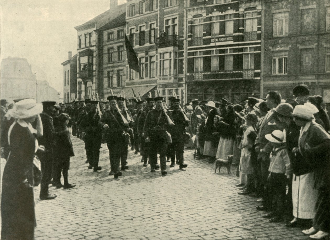 De brittiska marinsoldaternas ankomst till Oostende, första världskriget, 1914, c1920. av Unbekannt