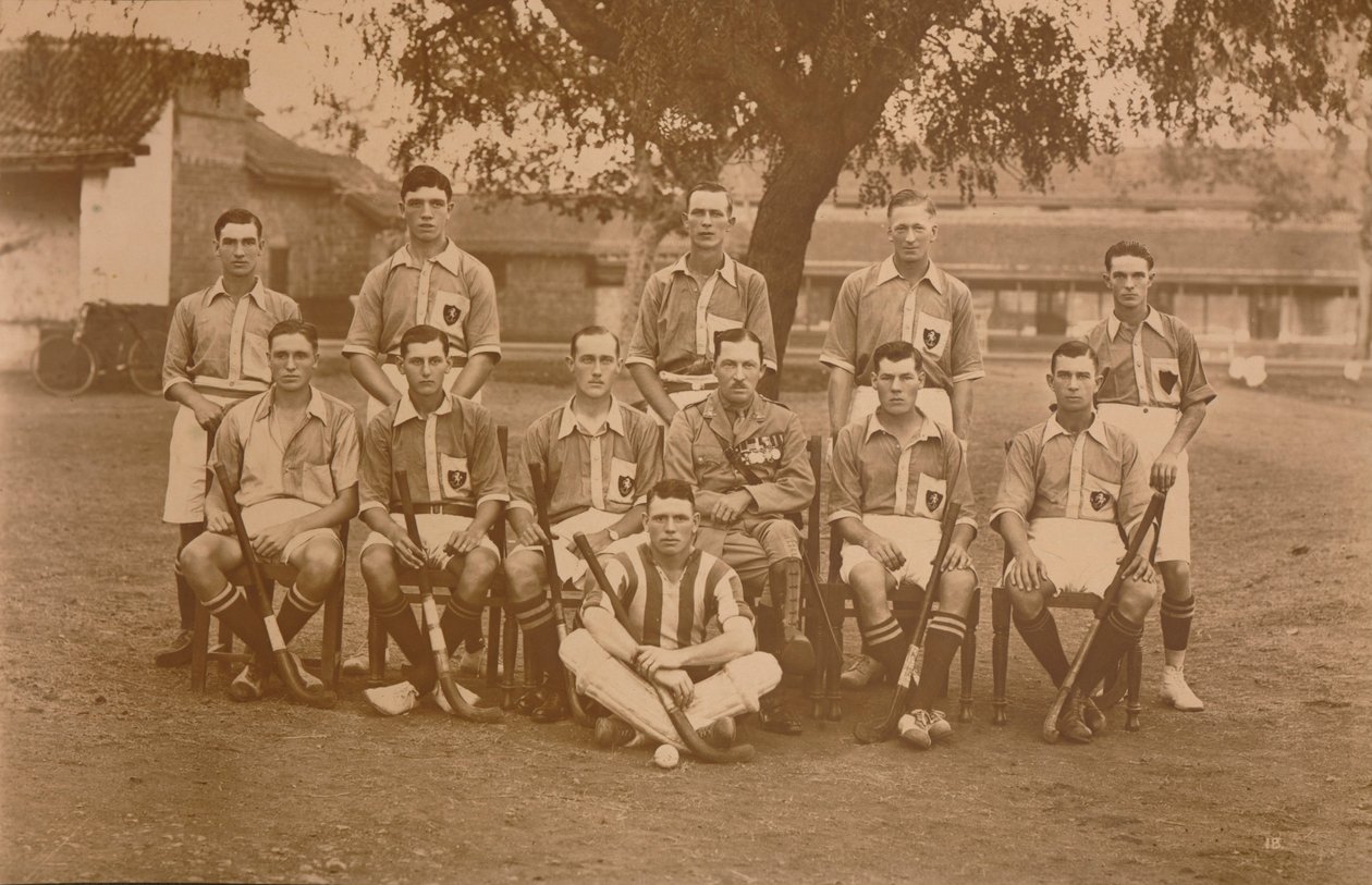 Bataljonshockeylaget från den första bataljonen, The Queens Own Royal West Kent Regiment. Poona, I av Unbekannt
