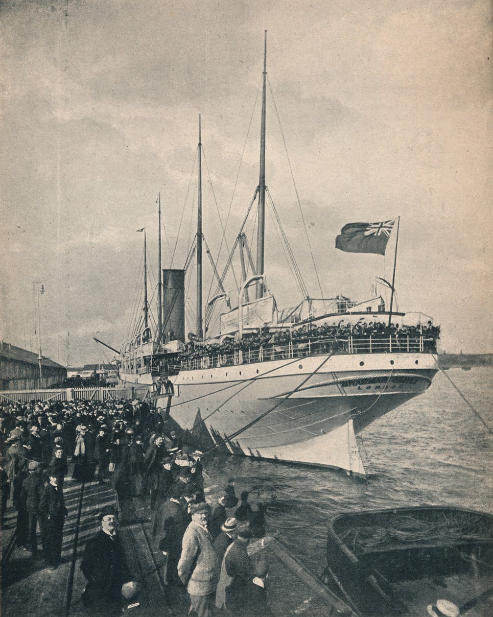 Braemar-slottet bort till Kap, med trupper, c1900. av Unbekannt