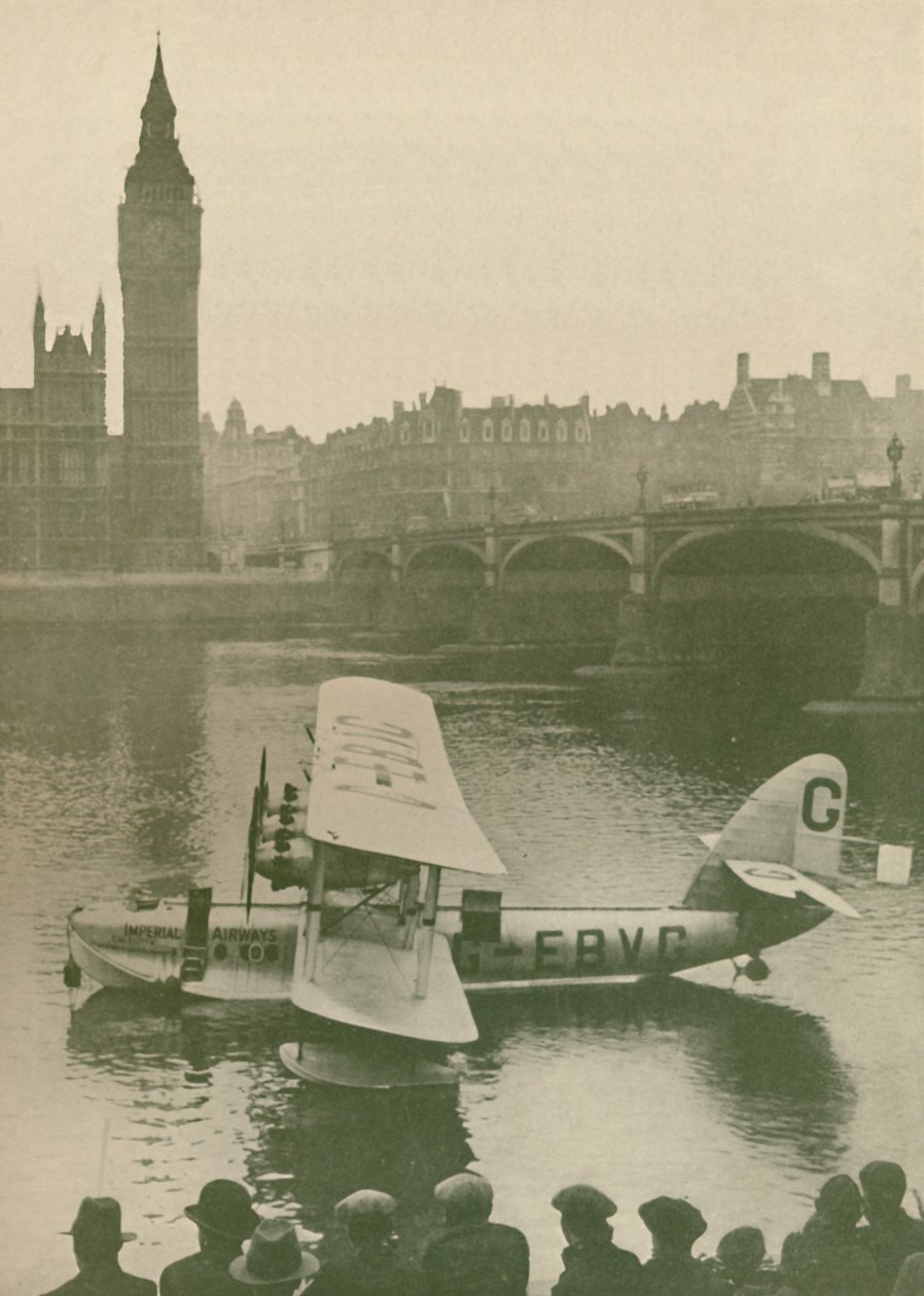 Calcutta flygbåt förtöjd i Themsen mitt emot Houses of Parliament, 1927 av Unbekannt