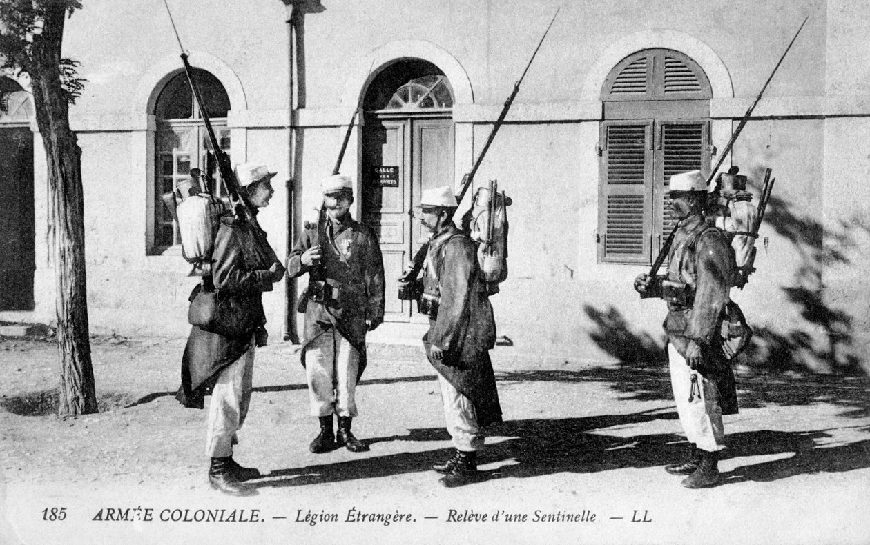 Vaktbytet, Den franska främlingslegionen, c1910 av Unbekannt