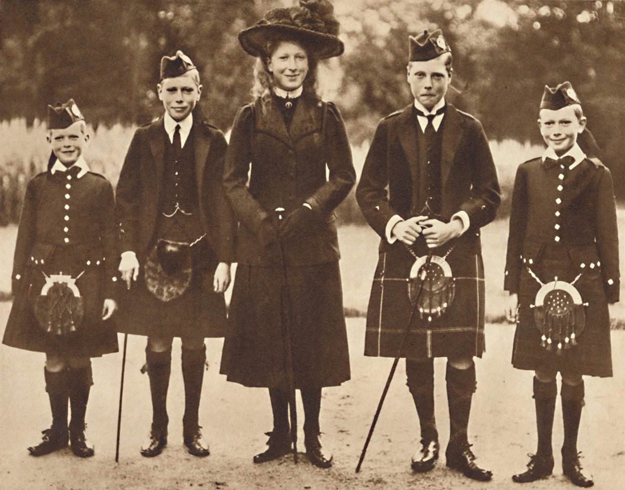 The Children of King George V and Queen Mary, c1910, 1937. av Unbekannt