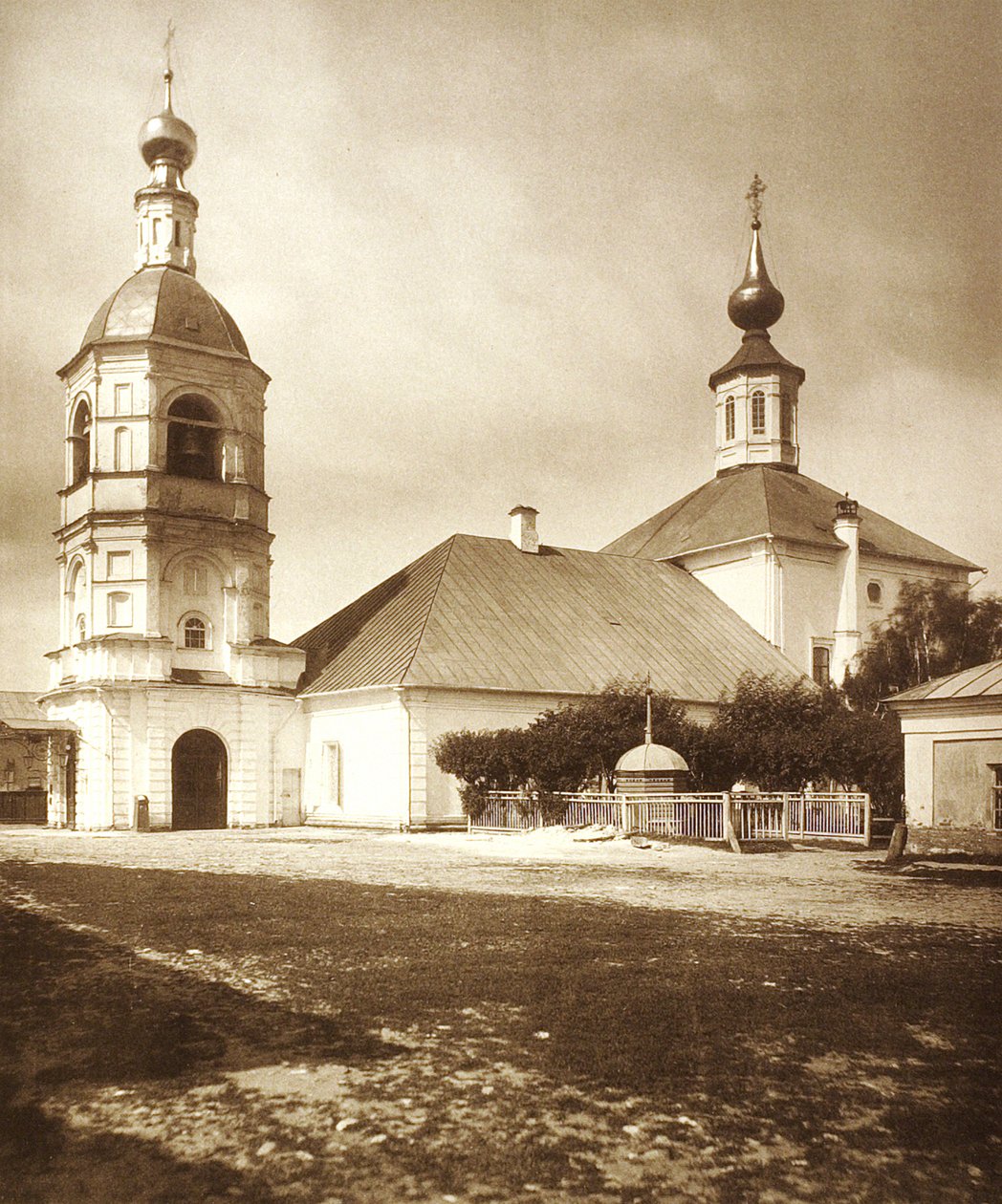 Den livgivande treenighetens kyrka, Arbat, Moskva, Ryssland, 1881 av Unbekannt