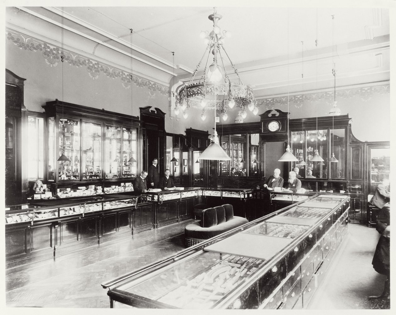 The Faberge Emporium (s/v foto) av Unbekannt