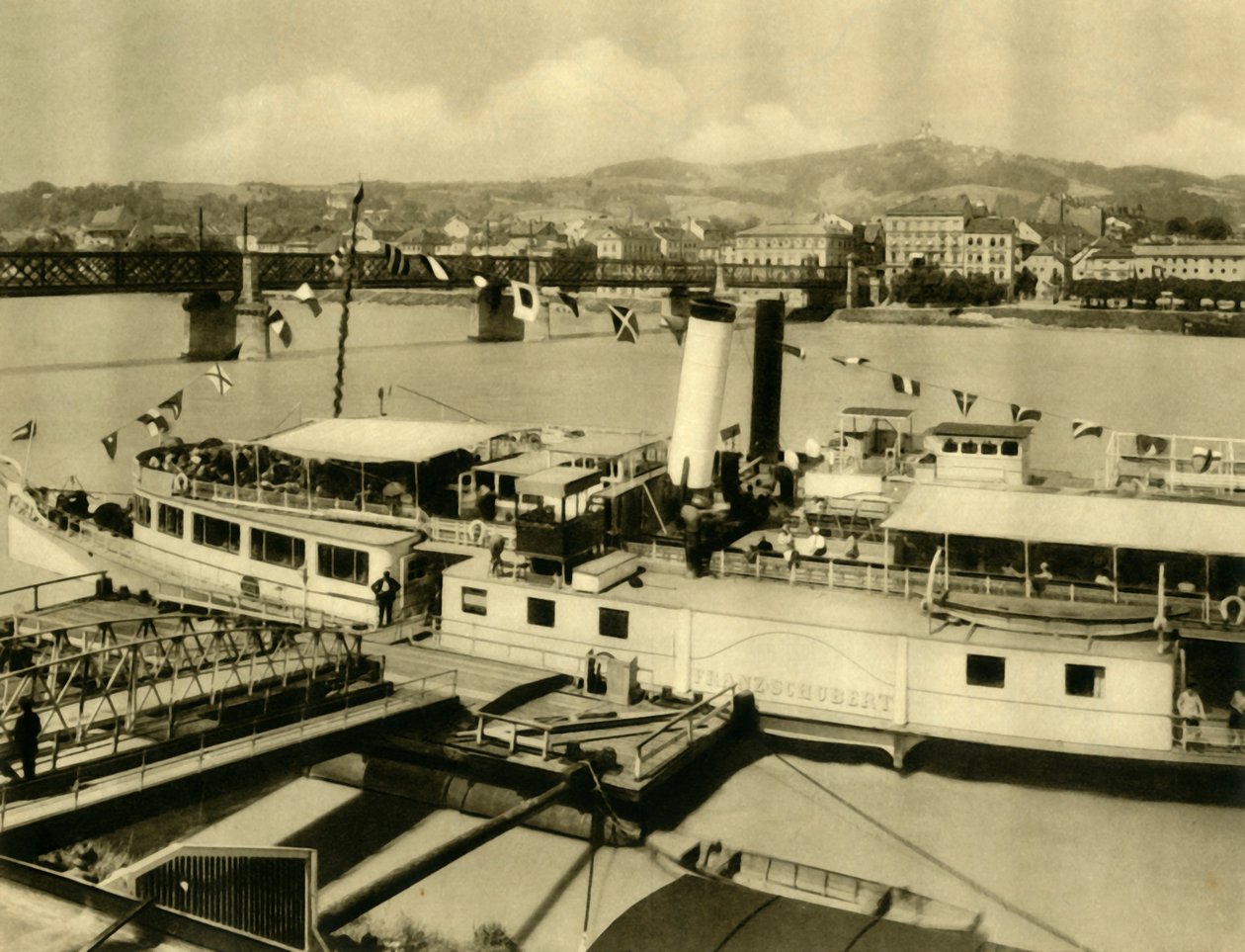 Franz Schuberts ångfartyg på floden Donau, Linz, Oberösterreich, c1935. av Unbekannt