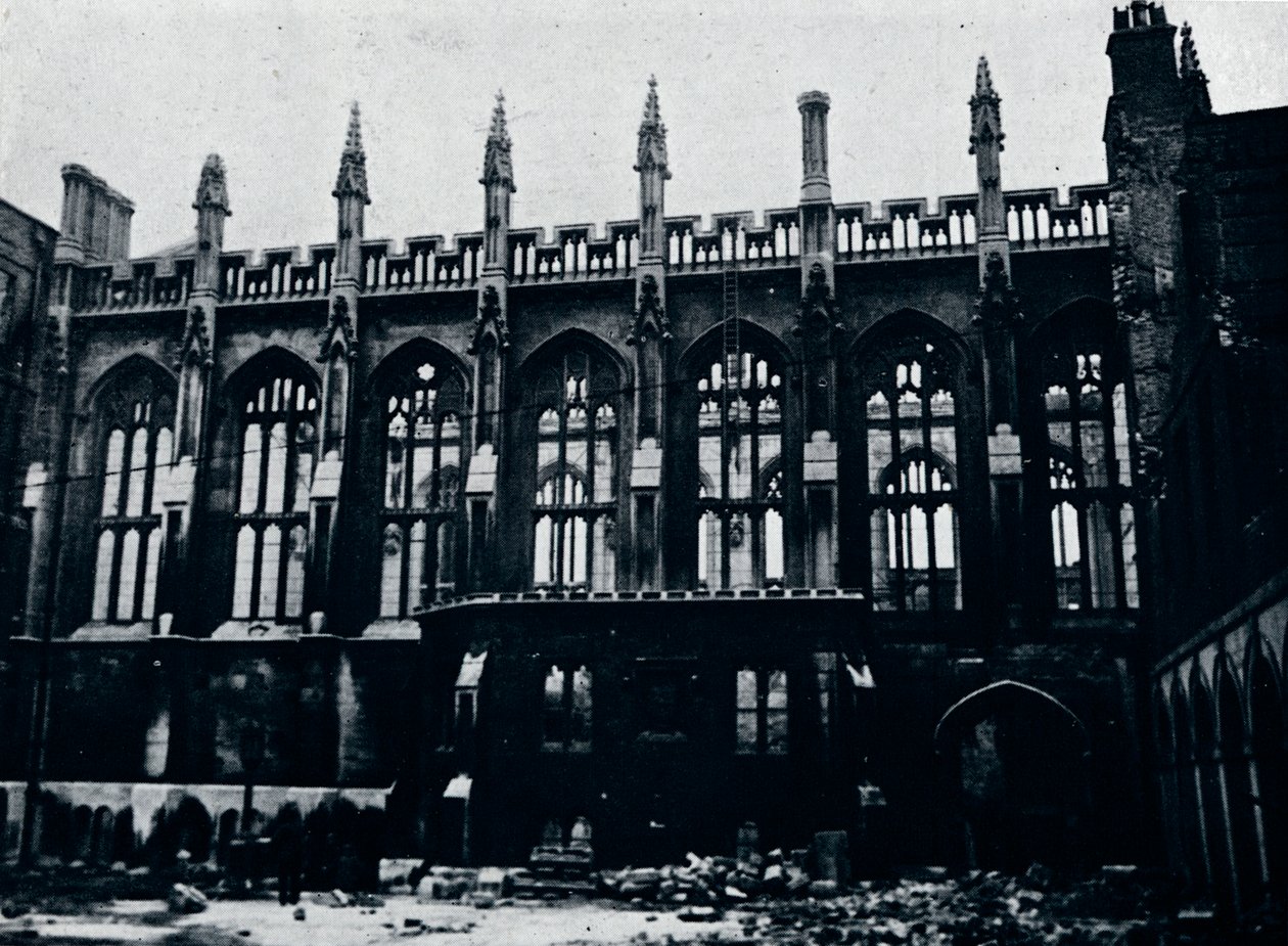 Den historiska salen i det inre templet var helt urtagen av brand, 1941 av Unbekannt