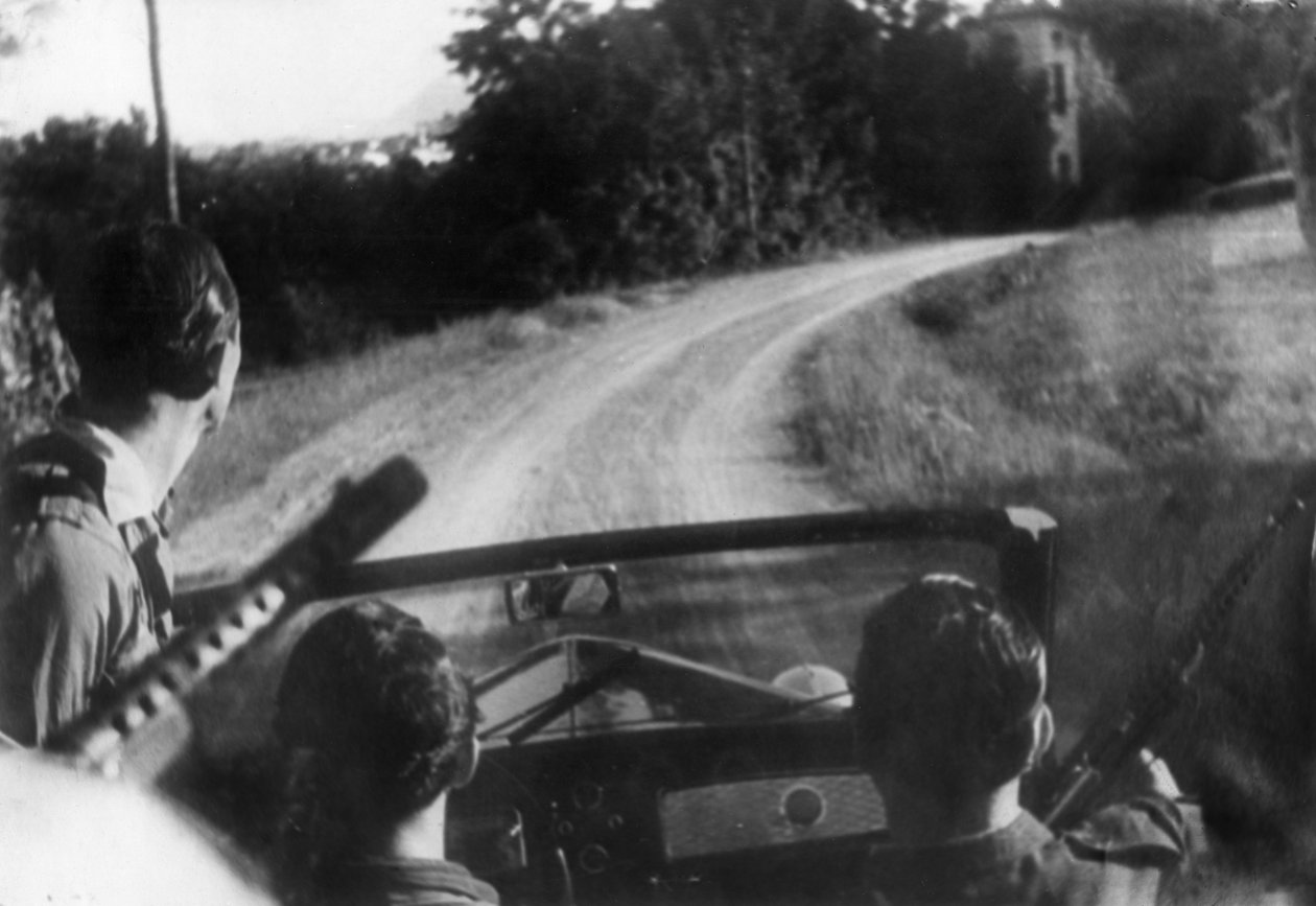 Den italienska motståndsrörelsen: beväpnade partisaner på en jeep, Langhe, Piemonte, Italien av Unbekannt
