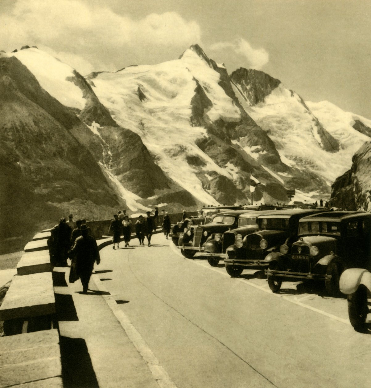Utkiksplatsen Kaiser-Franz-Josefs-Höhe på Grossglockner High Alpine Road, Österrike, c1935. av Unbekannt